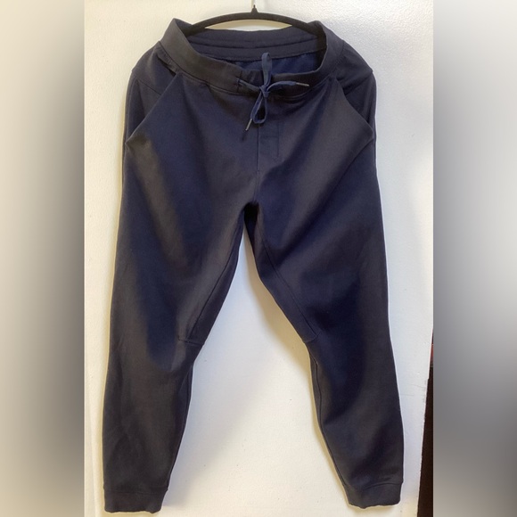 Lululemon Relaxed Fit Jogger - Picture 1 of 4